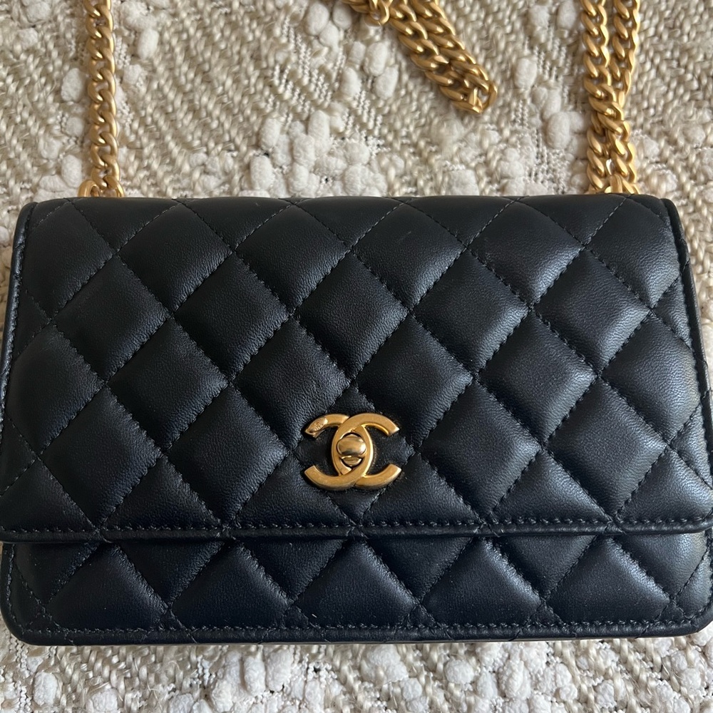 CHANEL Wallet on Chain - Picture 2 of 16